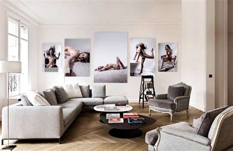 nude living room|Un Anonyme Nu Dans Le Salon par Idan Wizen。